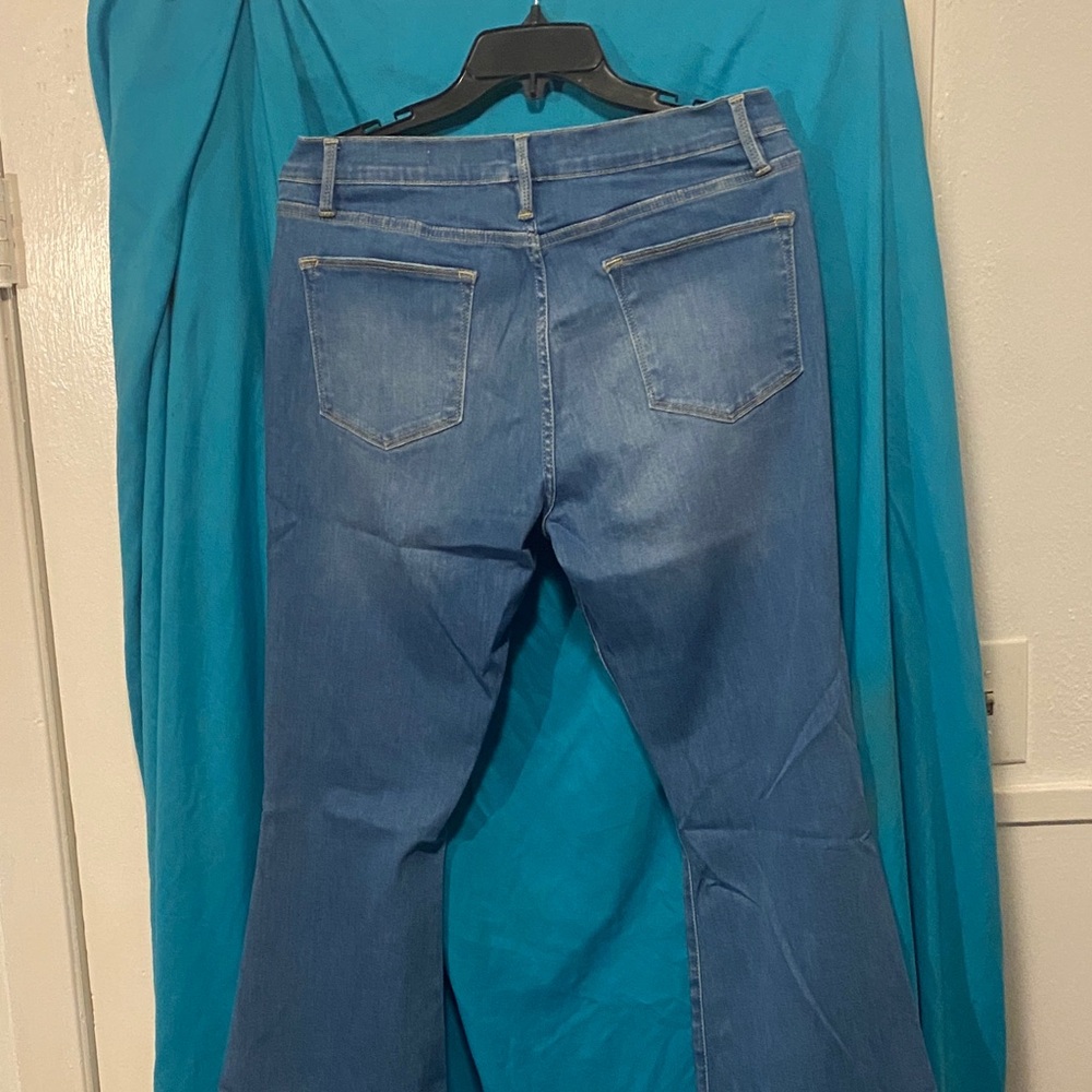 7 For All Mankind Light Blue Flare Jeans - Picture 4 of 6